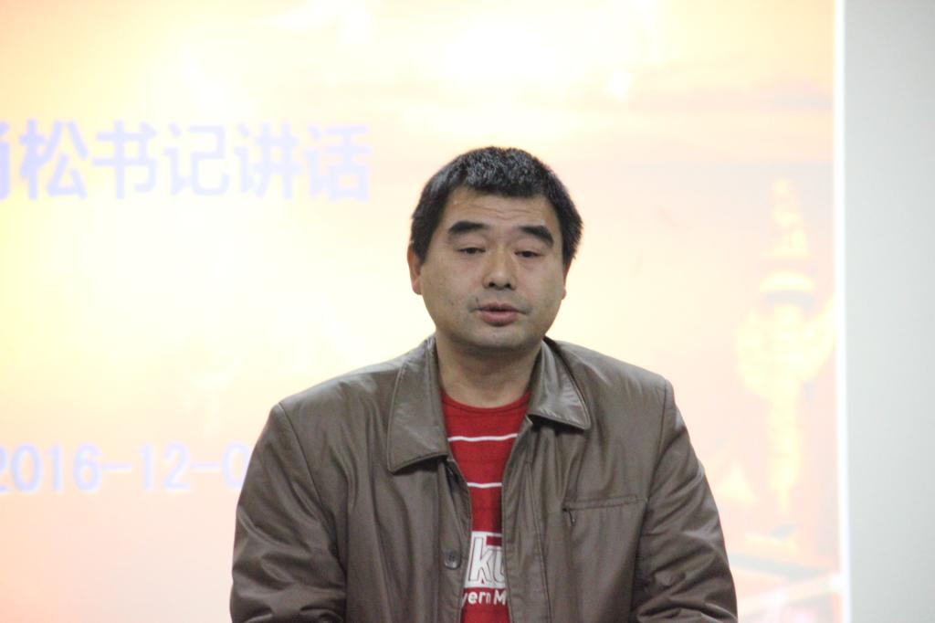 图为肖松老师(陈宝玉摄)