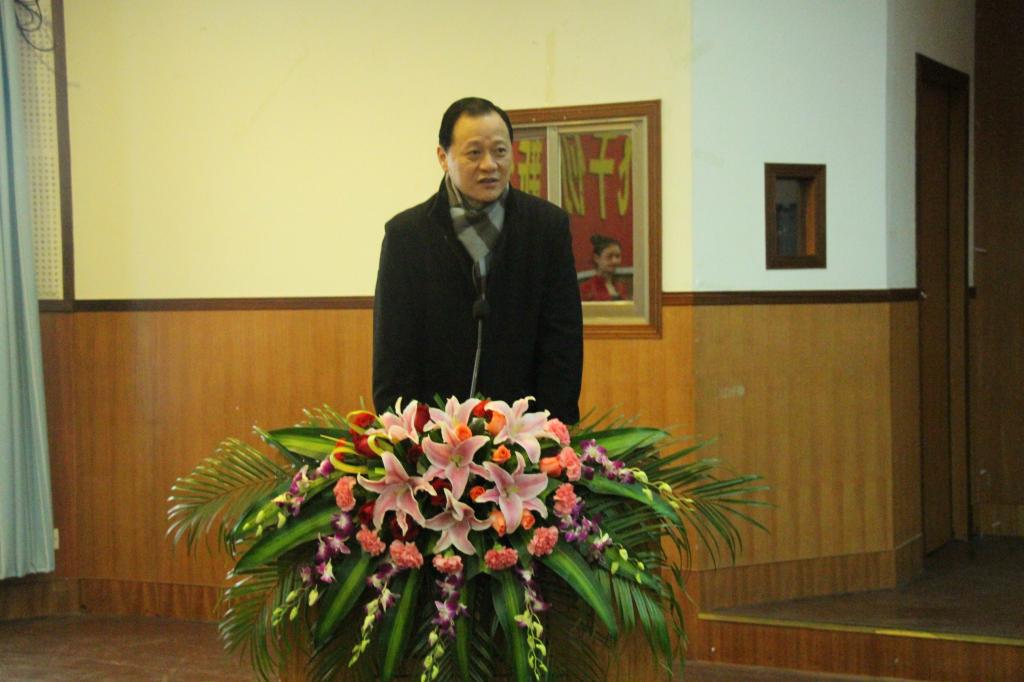 图为校长白晋湘发表讲话(张成兵摄)