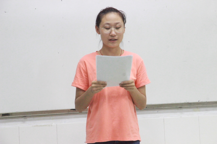 图为老生代表辛欣发言(陈宝玉摄)