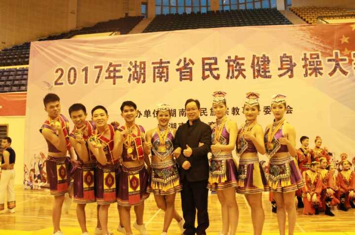 图七:吉首大学代表队合影留念(陈宝玉摄)