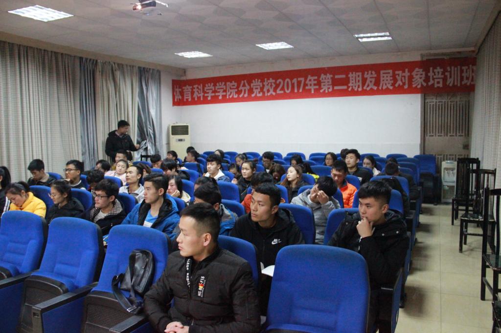 图一 授课现场(李久阳摄)