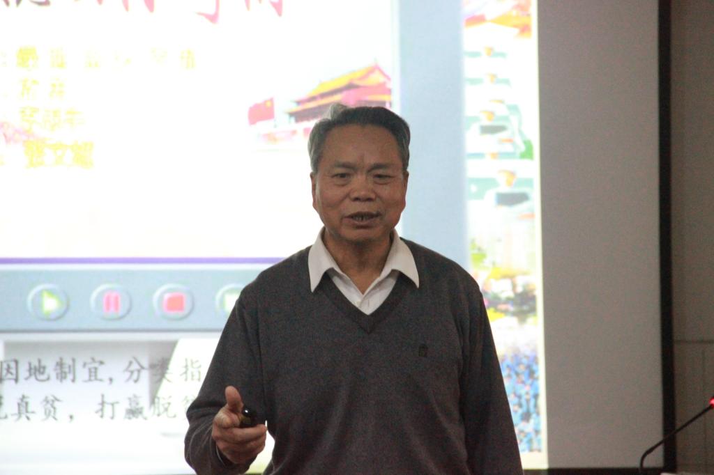 图二 石维海老师授课(李久阳摄)